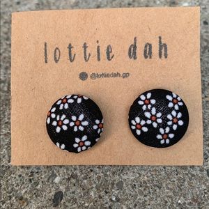 2/$15 🦋 Floral handmade earrings  vintage handmade